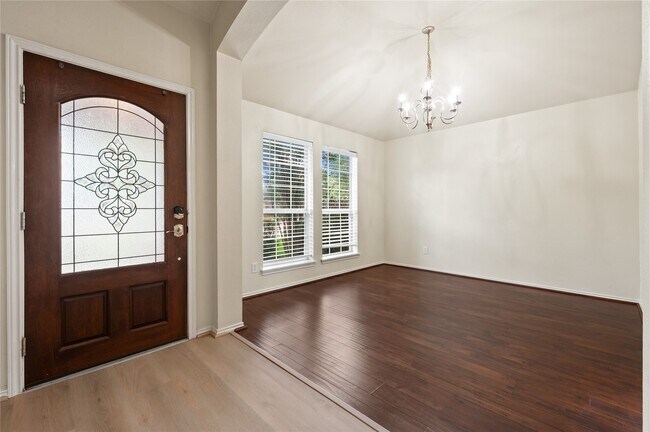 Foto del edificio - 2822 Lakecrest Forest Dr