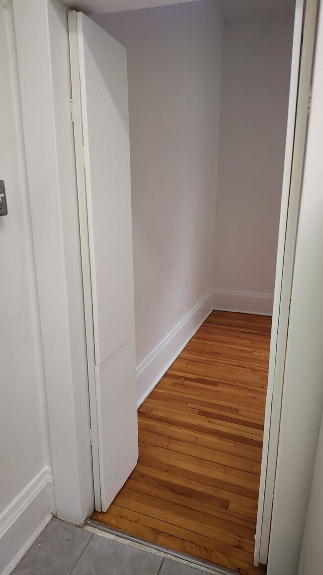 Building Photo - 362 Friel St