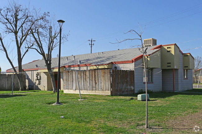 Foto del edificio - Firebaugh Family Apartments