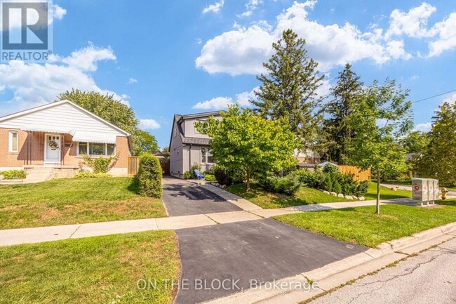 Building Photo - 122 Allenby Ave