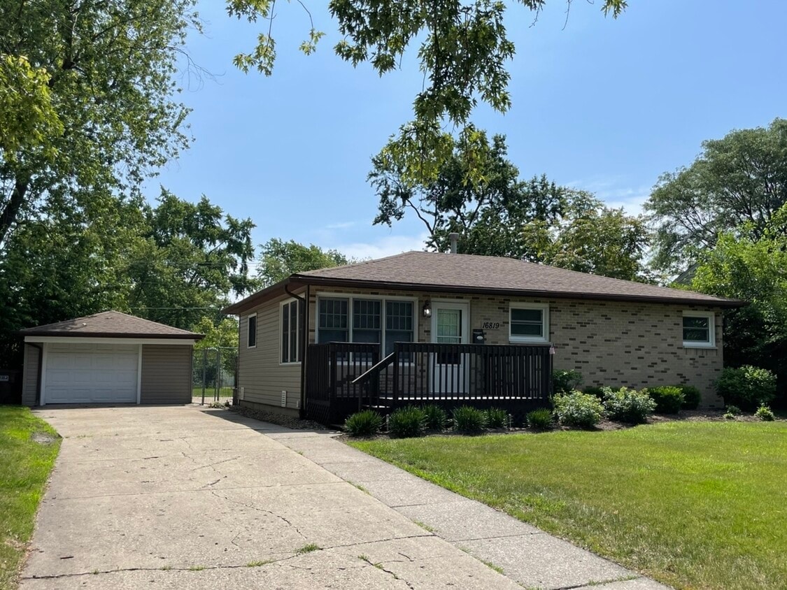 Primary Photo - 16819 Forest View Dr
