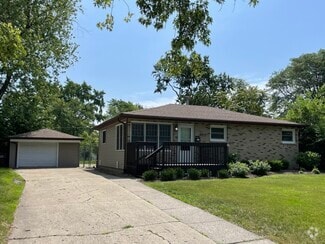 Building Photo - 16819 Forest View Dr