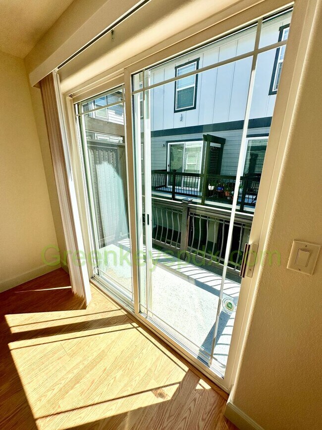 Foto del edificio - 1-Bedroom Townhouse in St. John's with Bon...