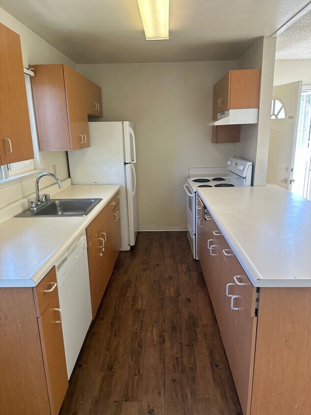 Building Photo - 2212 Palisade Ave