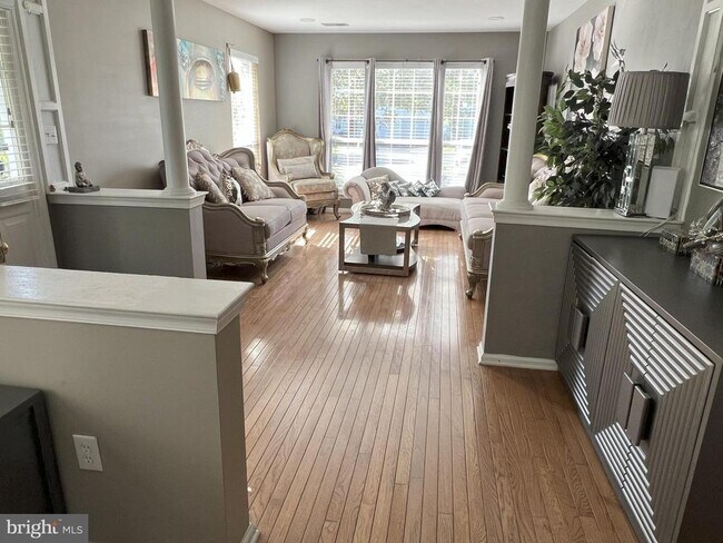 Building Photo - 301 Park Knoll