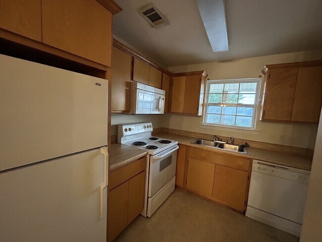 Building Photo - Apartment for Rent