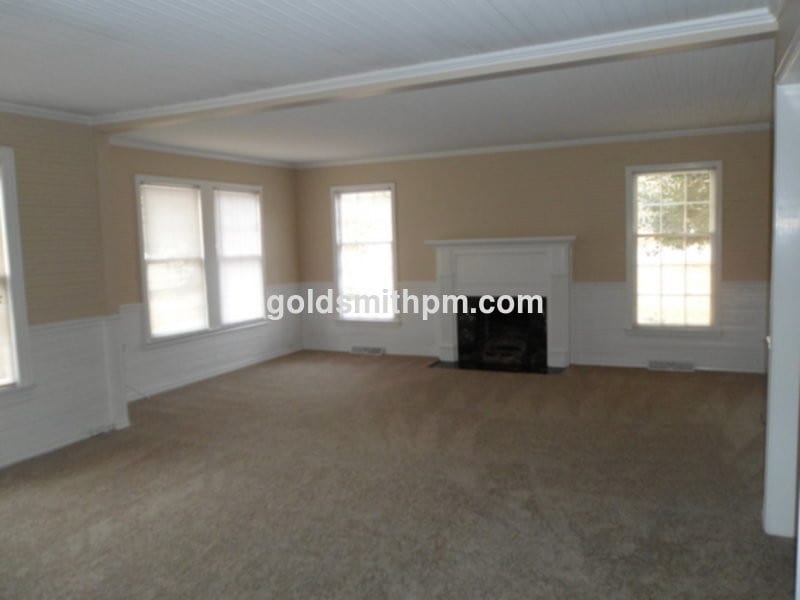 Building Photo - 1402 Pelham Rd