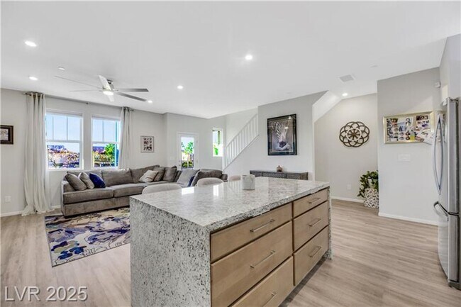 Foto del edificio - Modern 4-Bed Townhouse in Henderson