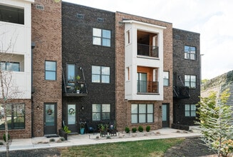 Building Photo - 732 Inspiration Blvd