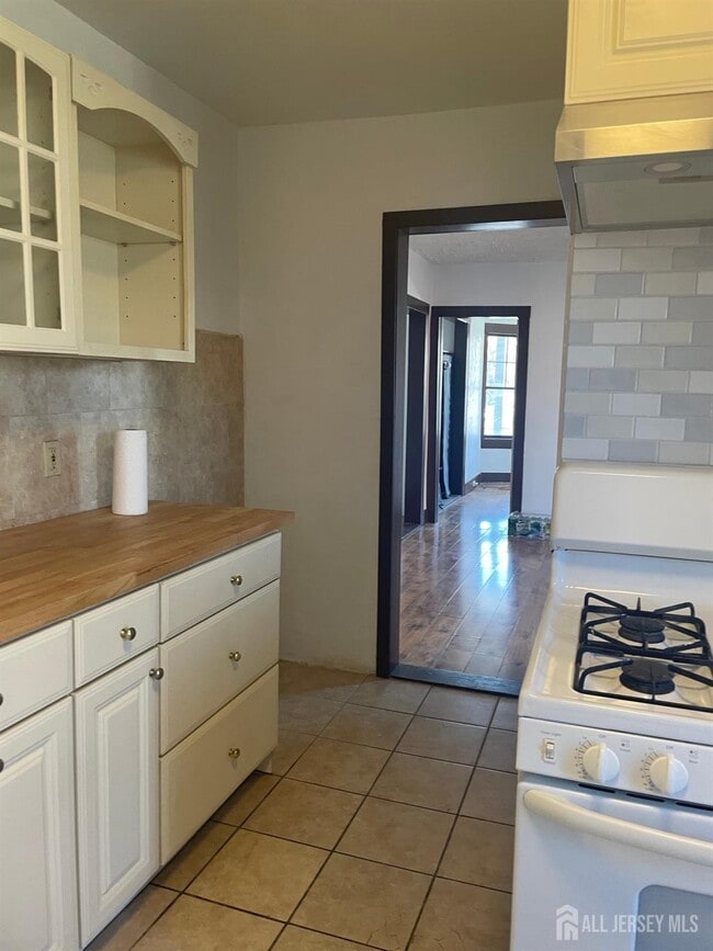 Building Photo - 638 Bound Brook Rd