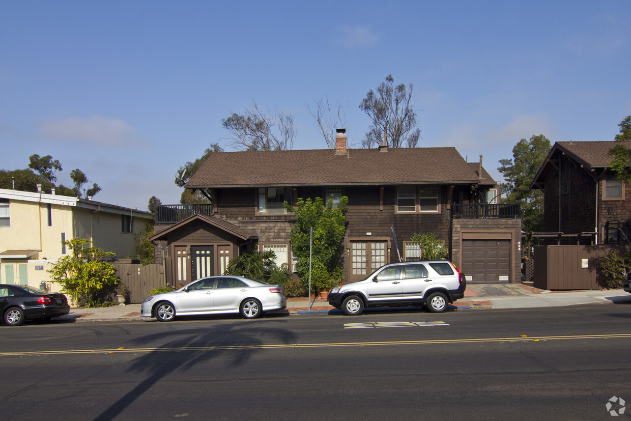 Building Photo - Canyon Apartments