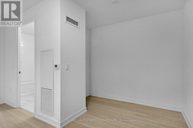 Photo du bâtiment - 158 Front St E