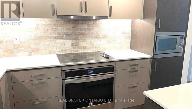 Photo du bâtiment - 1575 Lakeshore Rd W