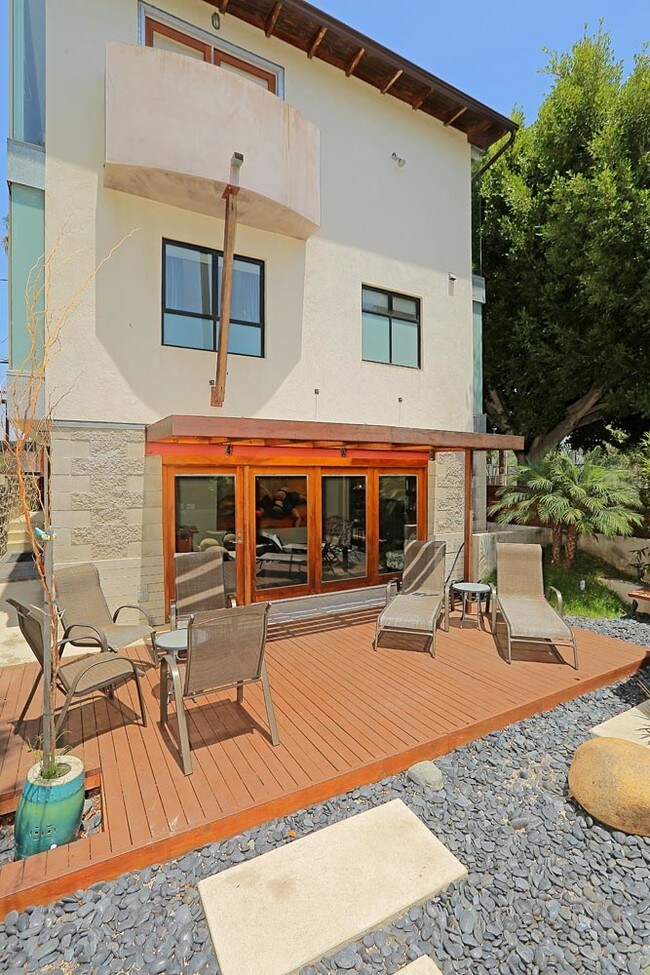 Jardín zen con terraza - 135 Vista Pl