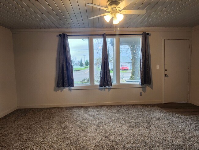 Foto del edificio - Newly Renovated Pet Friendly 2 Bed / 1 Bat...