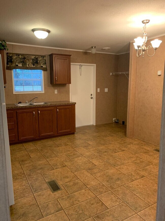 Building Photo - Newer Mobile Home in Lakeland, GA