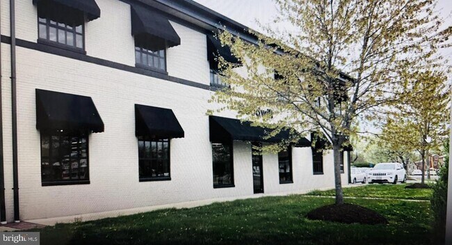 Building Photo - 443 Millwood Ave