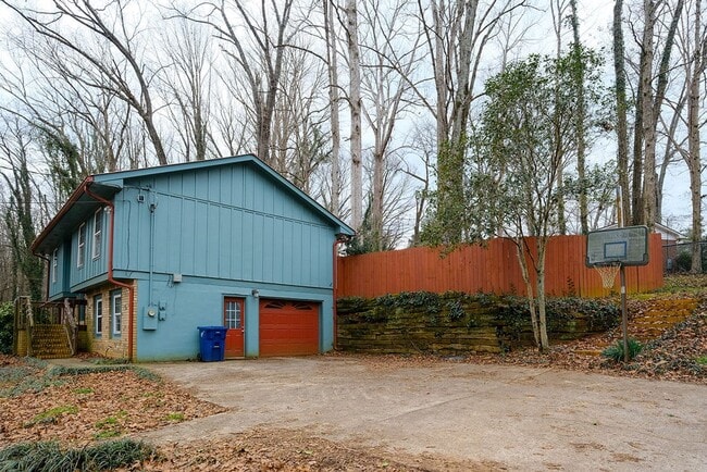 Building Photo - 15 White Street Extension