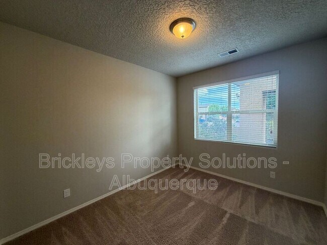 Foto del edificio - 7005 Silver Moon Rd