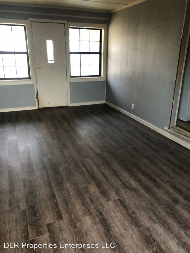 Building Photo - 3 br, 1 bath House - 703 N. New Haven Ave