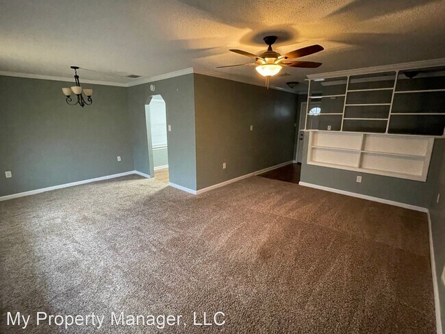 Foto del edificio - 3 br, 1 bath House - 1023 Peyton Avenue