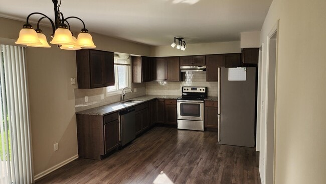 Building Photo - 8424 Annsbury Dr