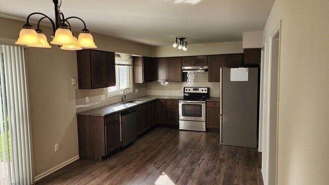 Foto del edificio - 8424 Annsbury Dr