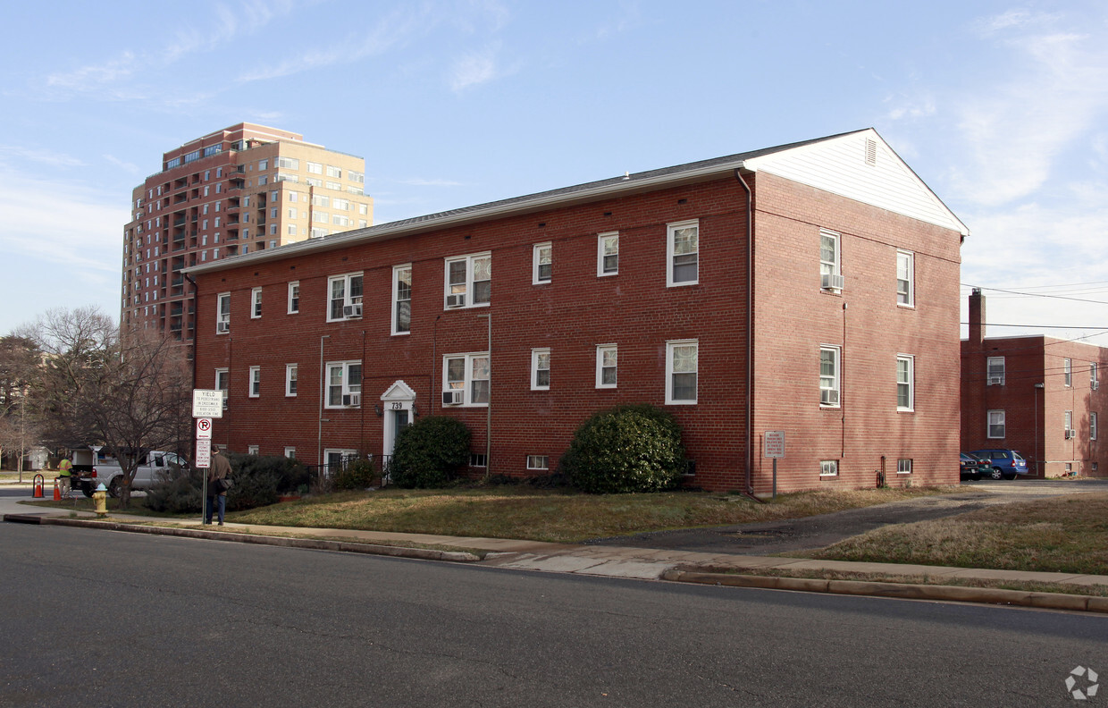 Primary Photo - Kenmore Apartments