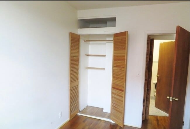 Bedroom - 515 Throop Ave