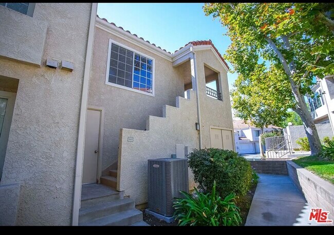 Building Photo - 4240 Lost Hills Rd