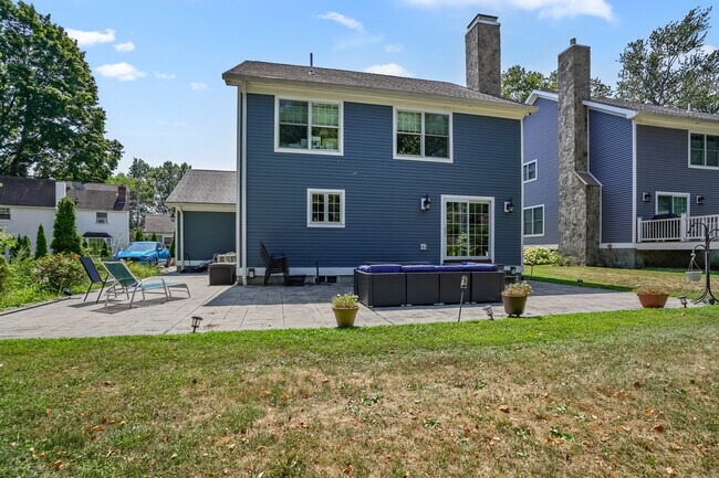 Foto del edificio - 328 Brewster St