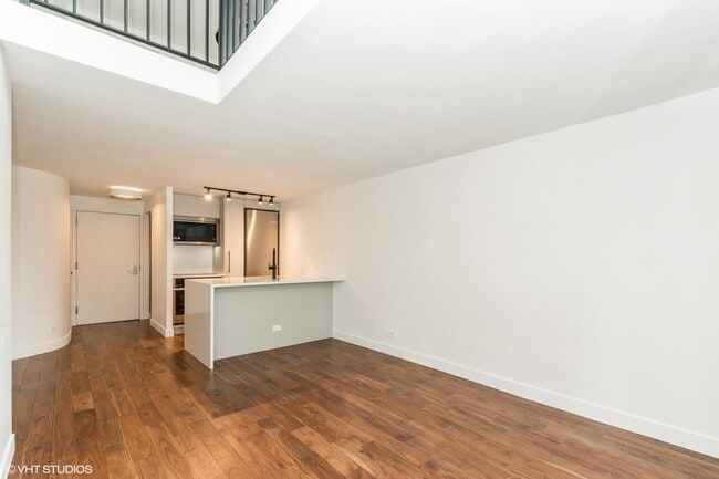 Building Photo - 1221 N Dearborn St