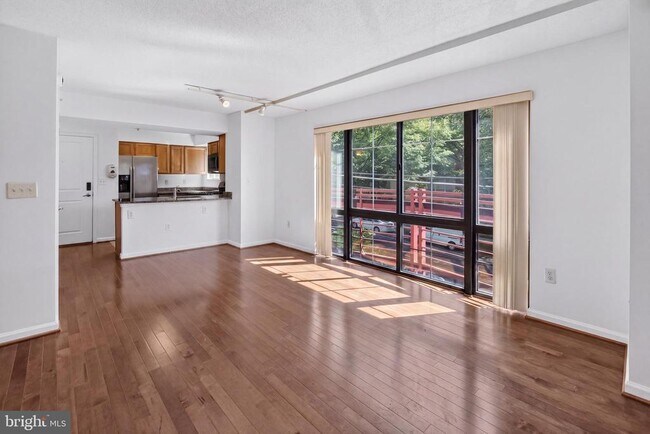 Foto del edificio - 7923 Eastern Ave NW