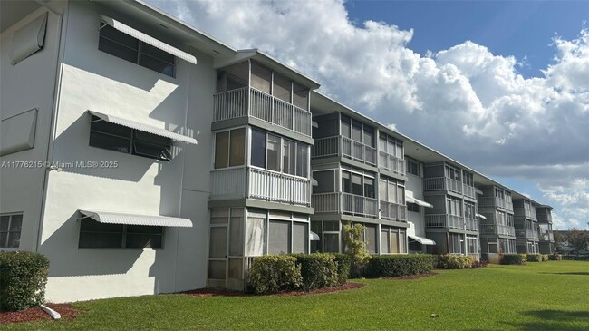 Foto del edificio - 1200 Hillcrest Ct