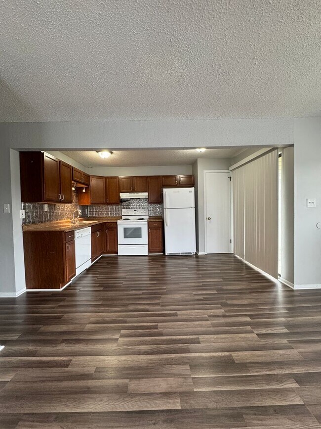 Foto del edificio - Move In Special: 1/2 Off 1st Month's Rent!!