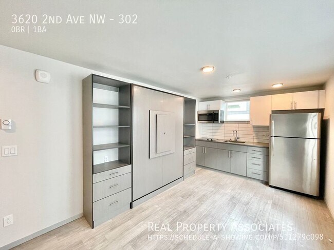 Building Photo - Amazing Location! Top Floor Fremont Studio...