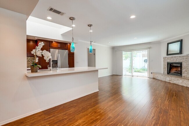Building Photo - 8210 Grenoble St