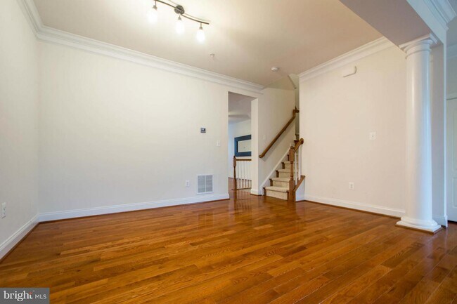 Building Photo - 7638 Elmcrest Rd