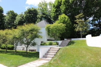 Building Photo - 126 Morningside Dr S