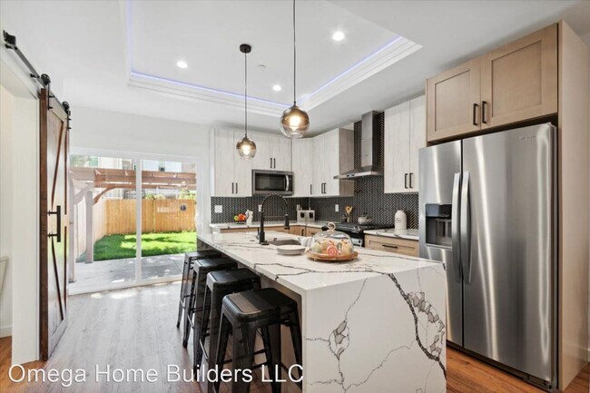 Building Photo - 4 br, 3.5 bath House - 3211 Chatham St
