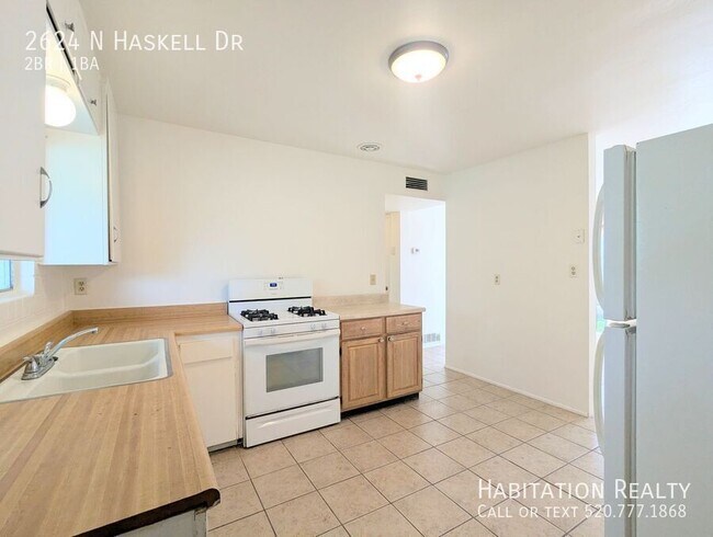 Building Photo - 2624 N Haskell Dr