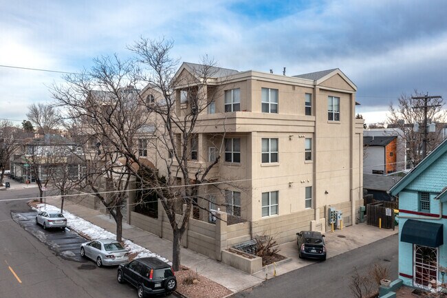 Building Photo - 424 E 1st Ave
