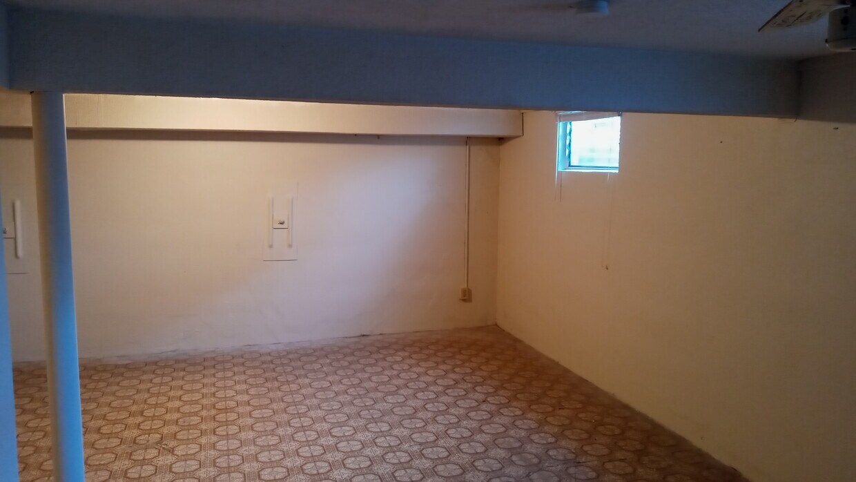 Building Photo - 2217 N 56th Ter
