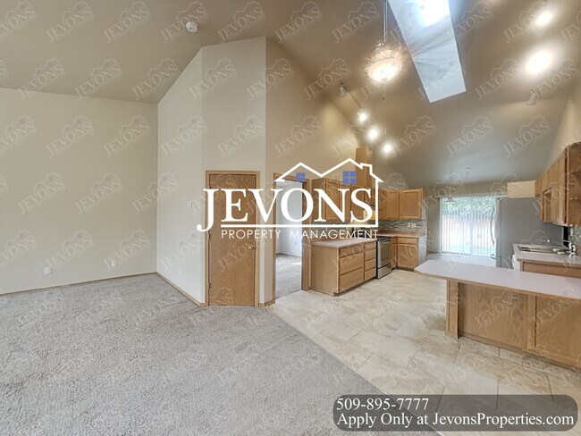 Foto del edificio - Make this your new home 3 Bedrooms, 2 Bathrooms Duplex in Selah