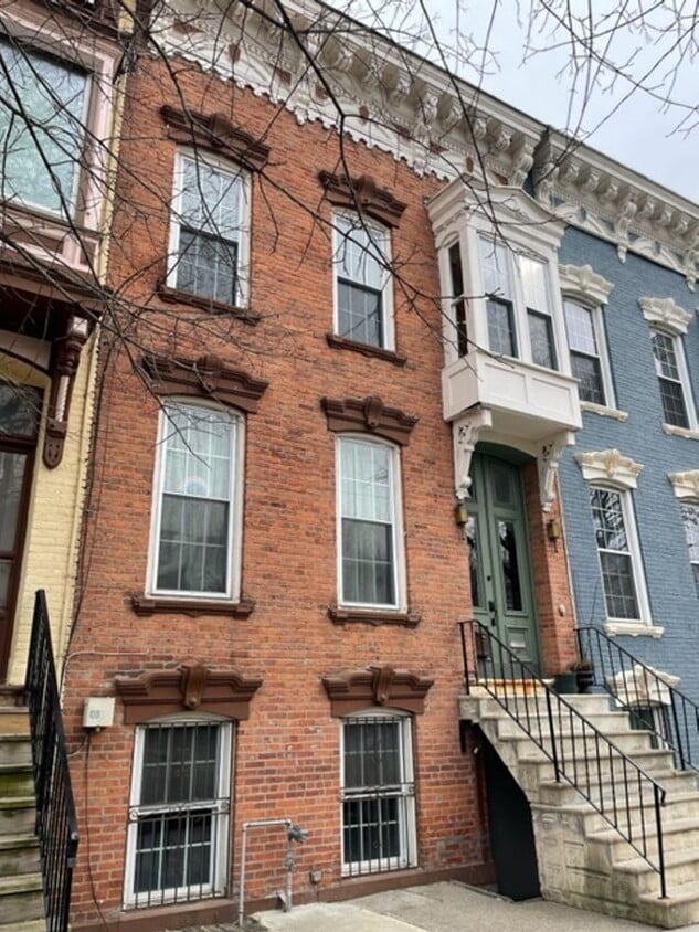 Primary Photo - 3 Dana Ave