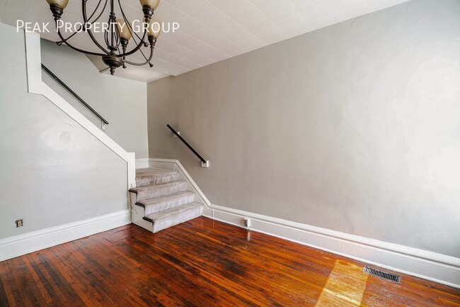 Building Photo - Available Now! Located in Weinland Park, j...