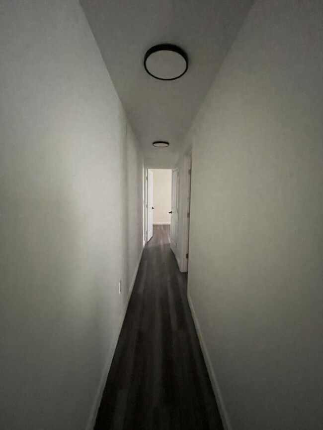 Building Photo - 6145 Lansdowne Ave