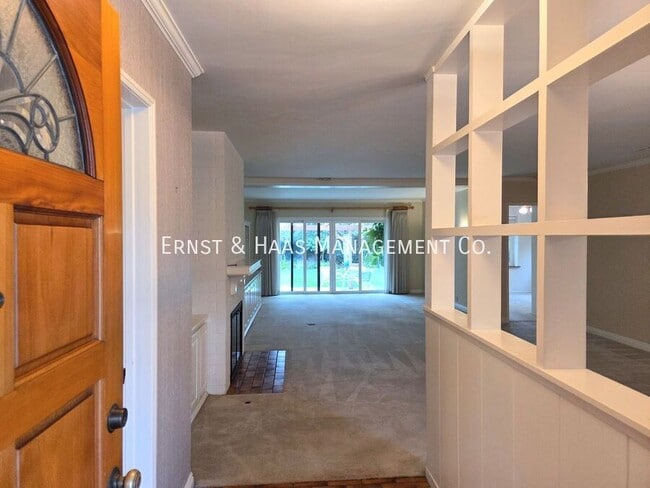 Foto del edificio - 10518 Julius Ave