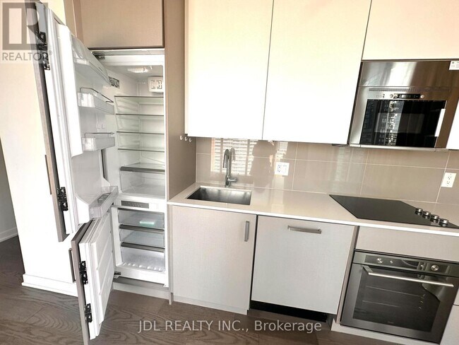 Building Photo - 17 Dundonald St