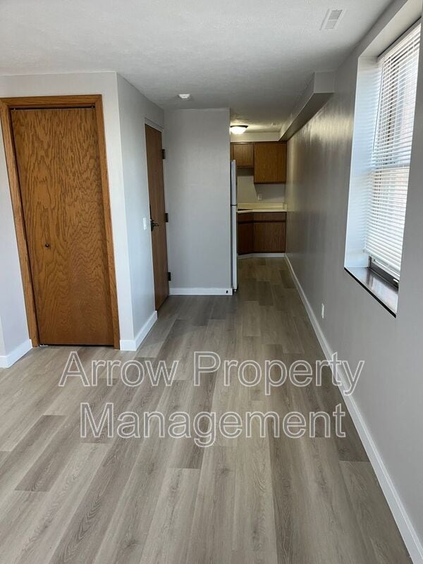 Foto del edificio - 208 E 5th St